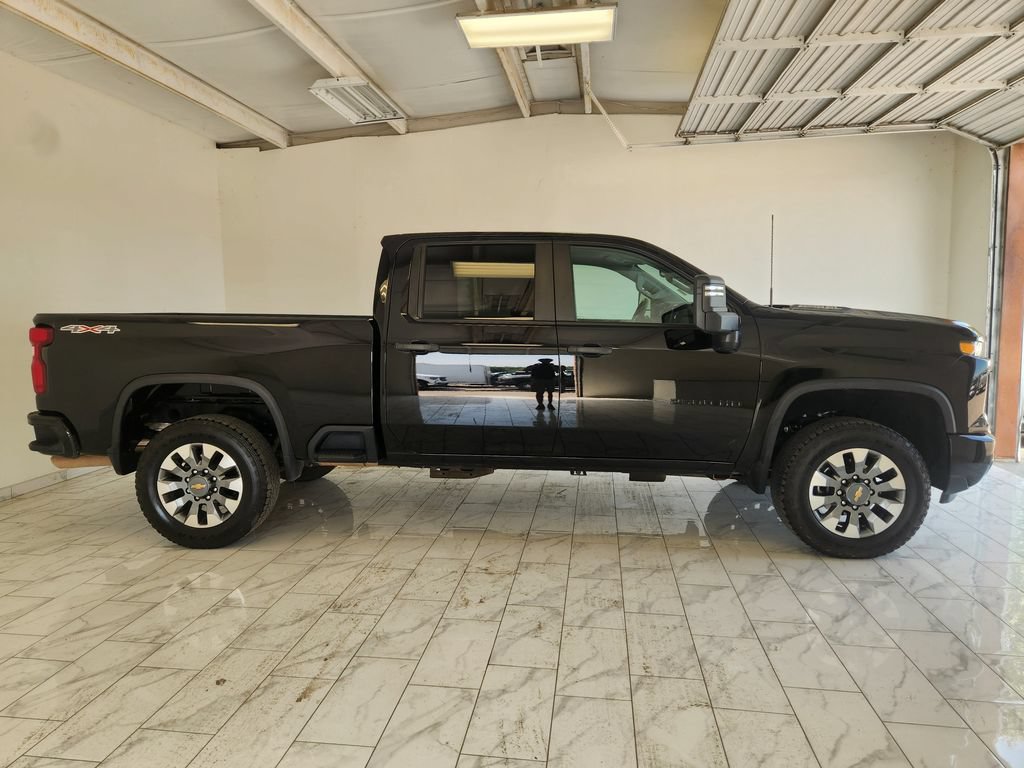 Used 2024 Chevrolet Silverado 2500 Custom w/ Custom Value Package AWD/4WD image 4