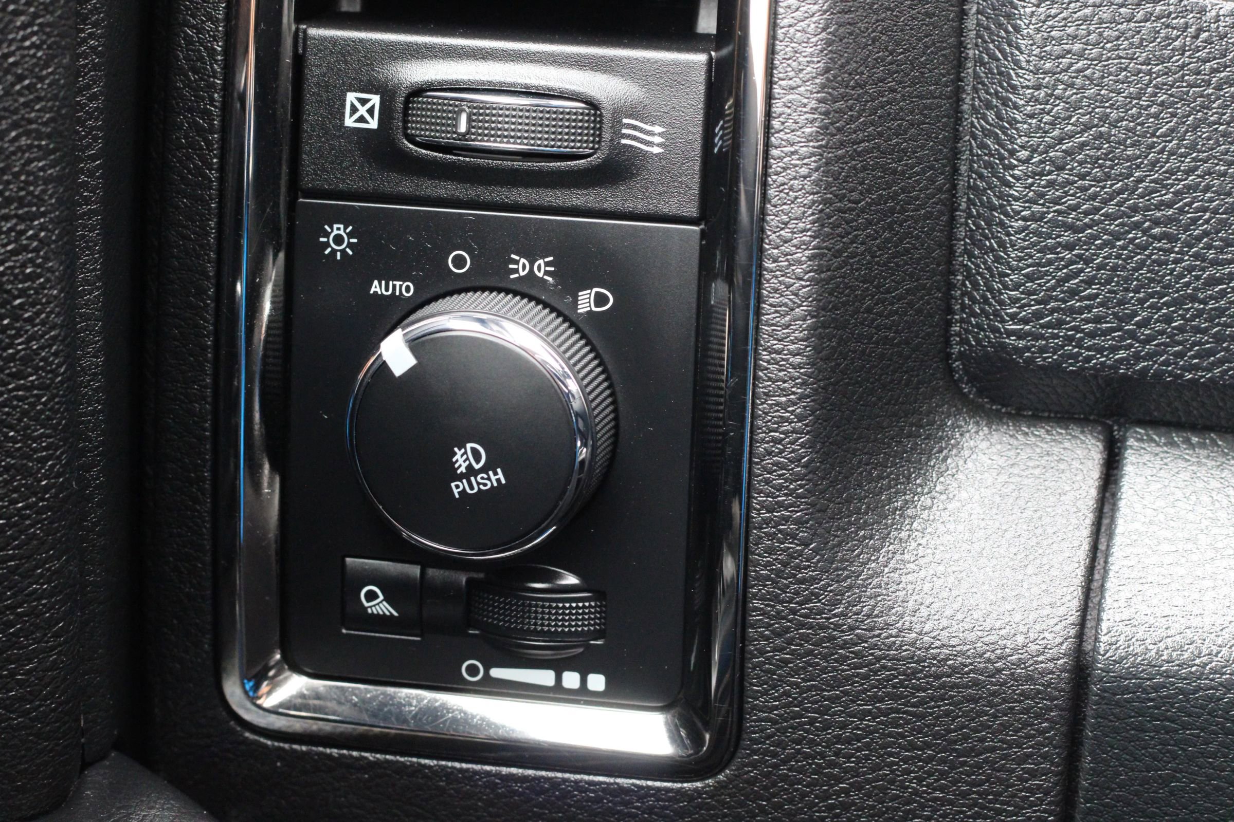 Used 2017 RAM 1500 Sport w/ Sport Premium Group image 20