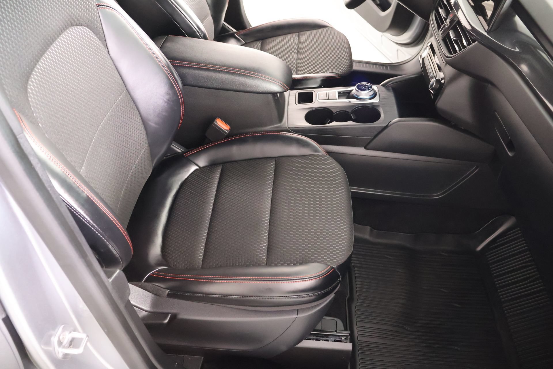 Used 2024 Ford Escape ST-Line w/ Tech Pack #1 FWD image 13