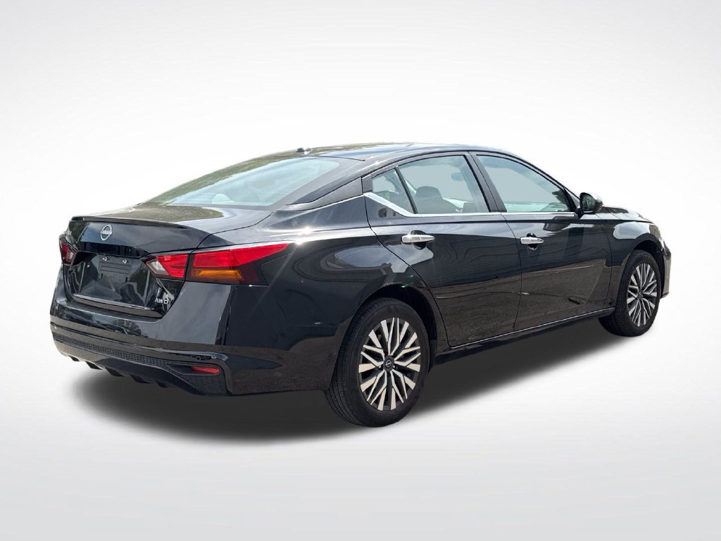 Used 2025 Nissan Altima 2.5 SV AWD/4WD image 6