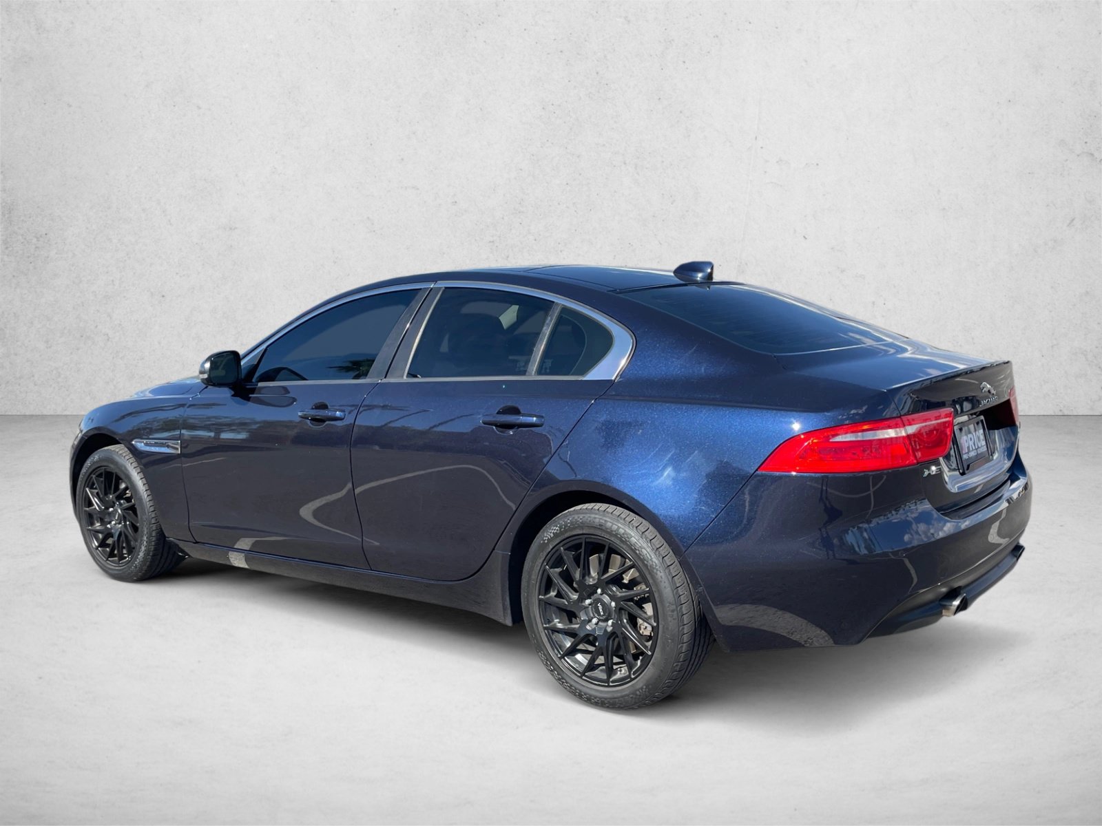 Used 2018 Jaguar XE Premium AWD/4WD image 7