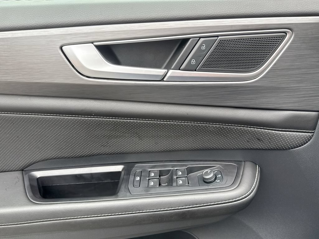 Used 2024 Volkswagen Atlas Cross Sport SE AWD/4WD image 15