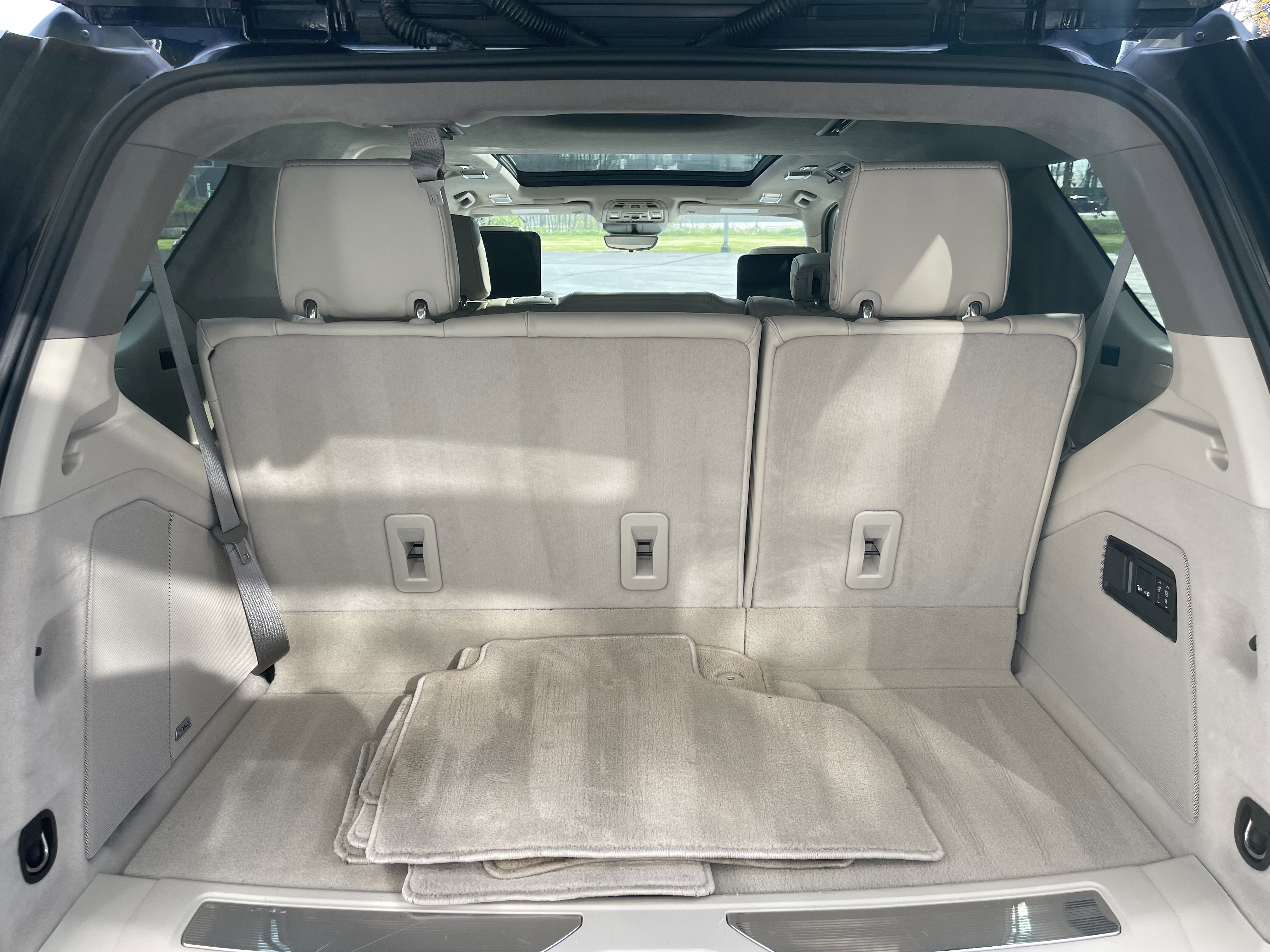 Used 2021 Cadillac Escalade Premium Luxury Platinum image 9