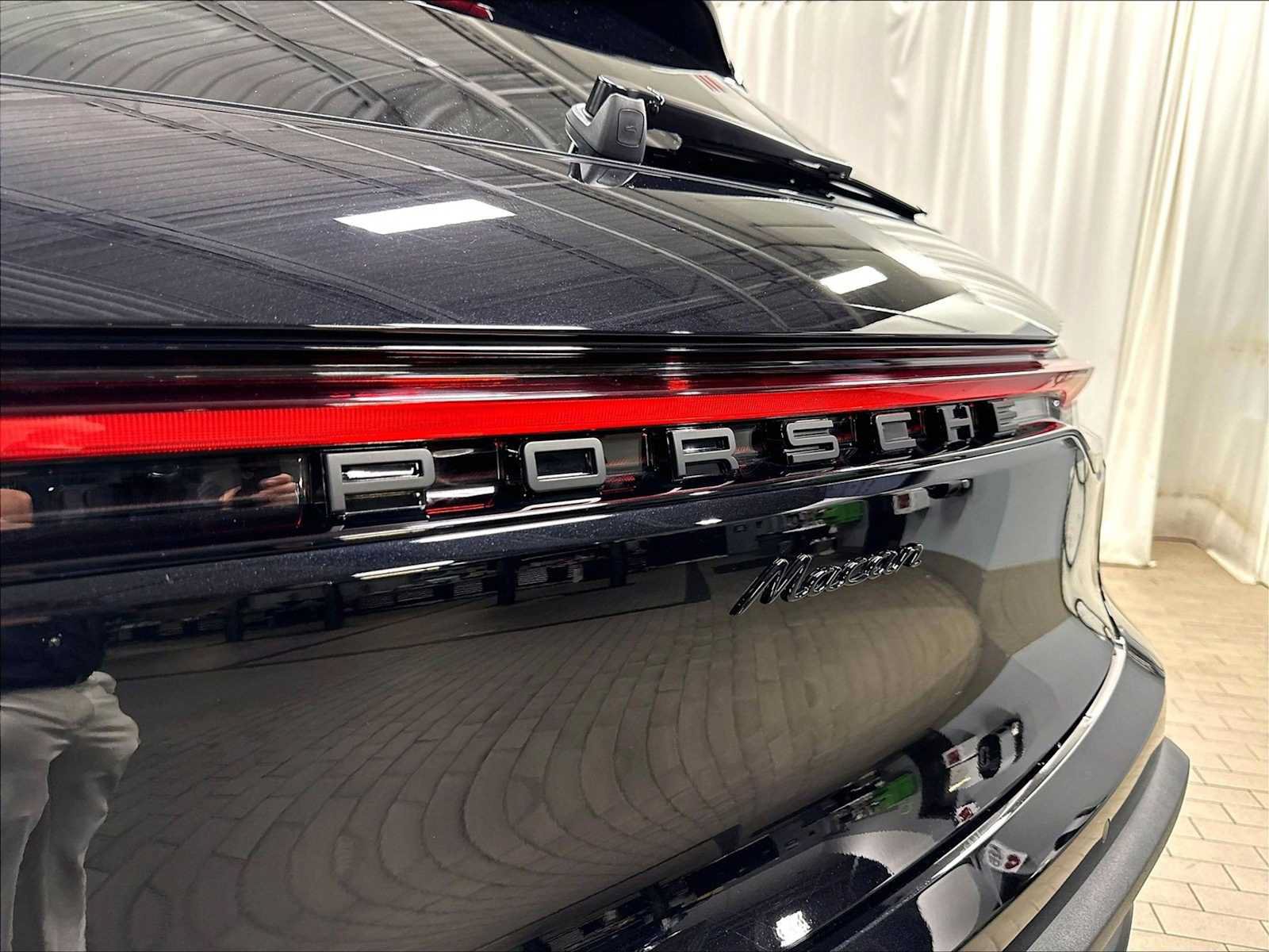 Used 2026 Porsche Macan AWD/4WD image 33