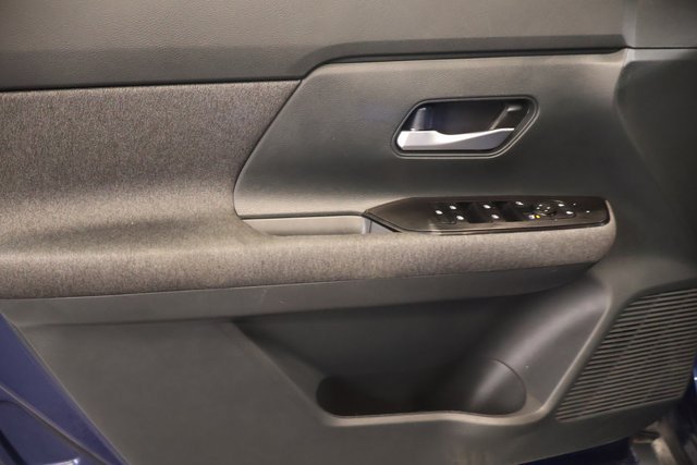 Used 2025 Nissan Kicks SV FWD image 9