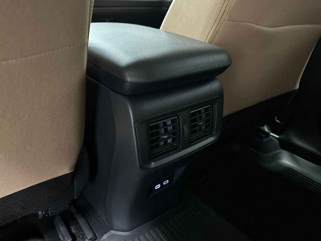 Used 2025 Toyota RAV4 XLE AWD/4WD image 49