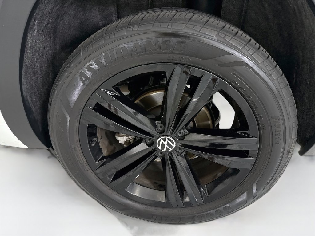 Used 2023 Volkswagen Atlas Cross Sport SEL R-Line AWD/4WD image 30