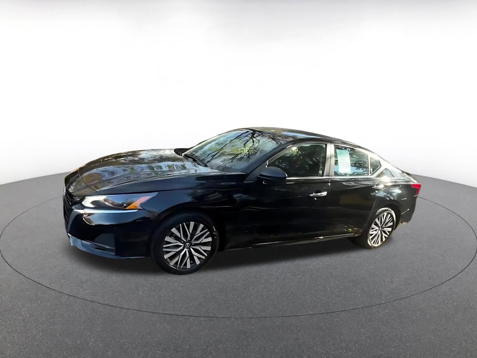 Used 2025 Nissan Altima 2.5 SV image 8