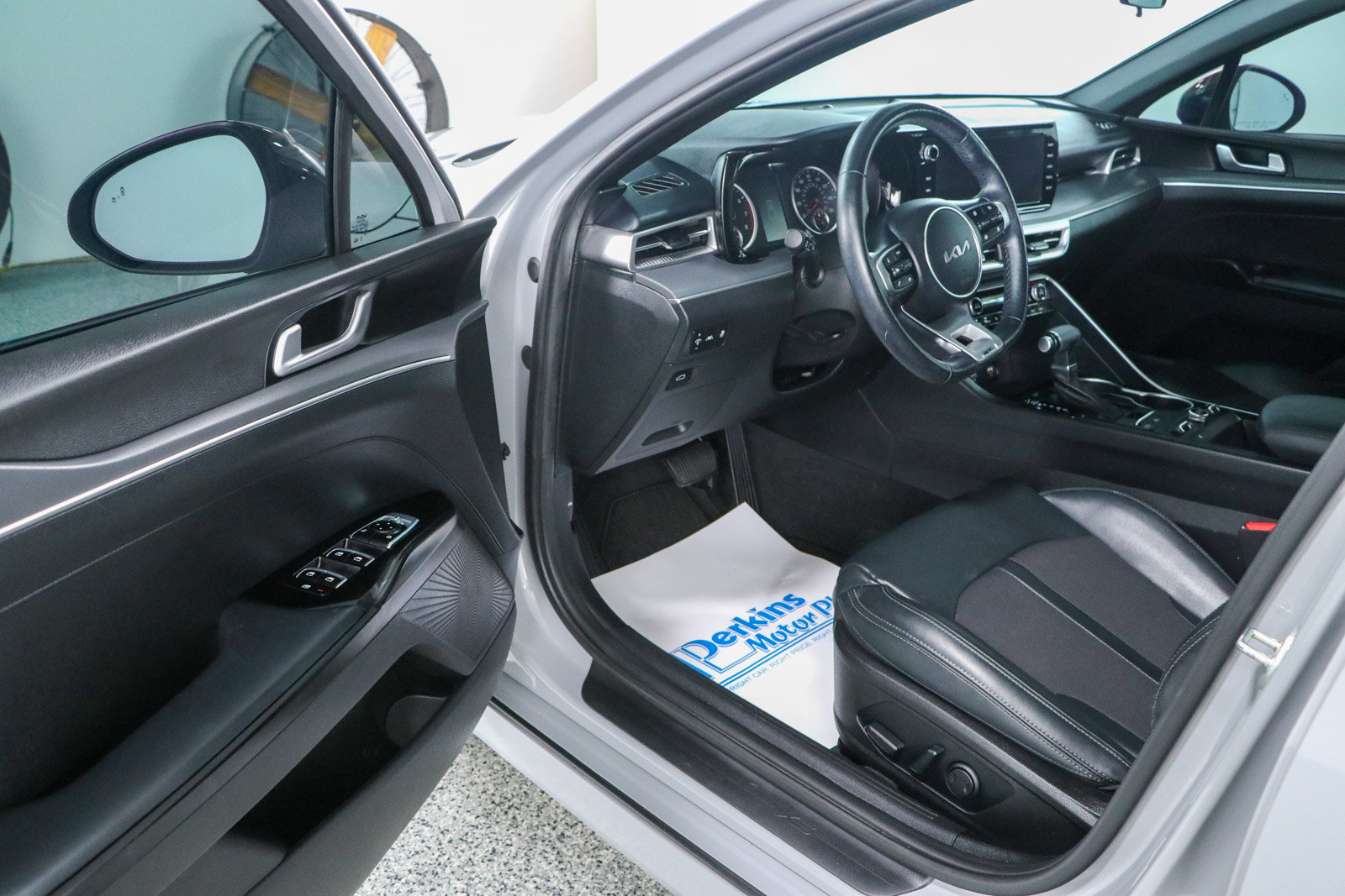 Used 2024 Kia K5 GT-Line w/ GT-Line Premium Package AWD/4WD image 3