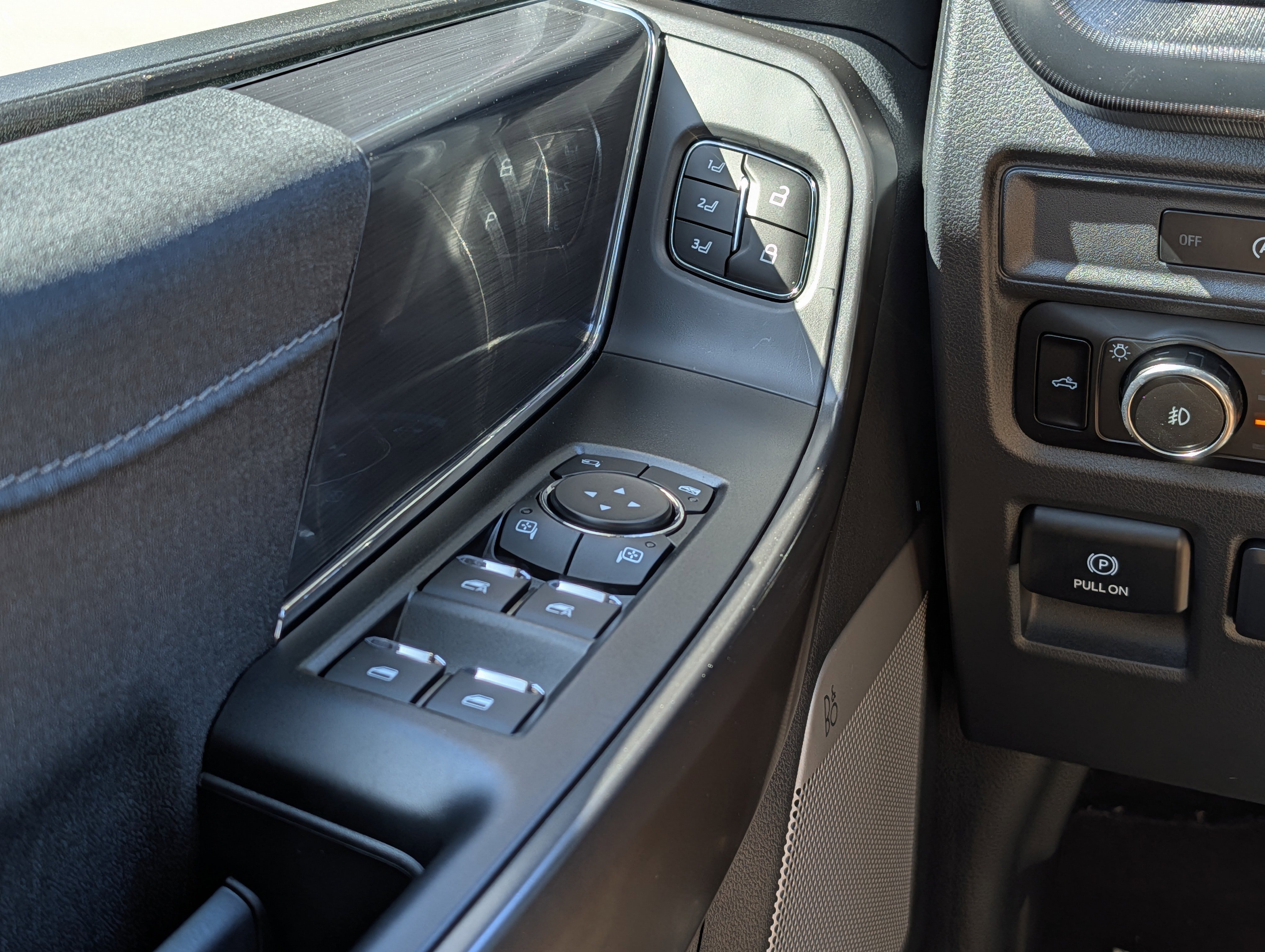 New 2025 Ford F150 Lariat w/ Equipment Group 501A Mid image 44