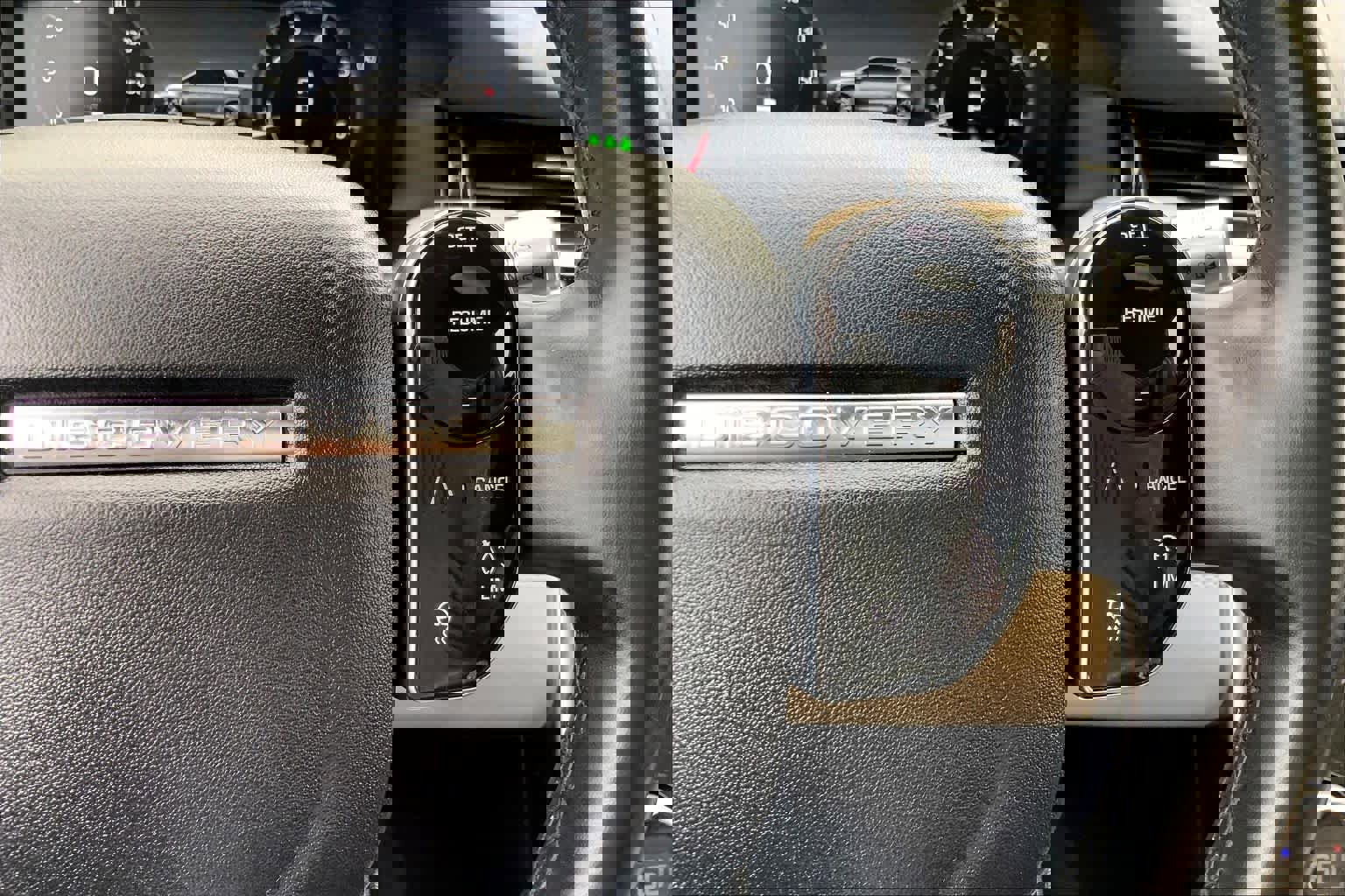 Used 2020 Land Rover Discovery Sport SE image 24