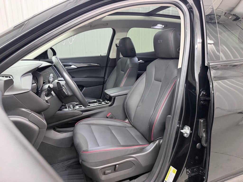 Used 2023 Buick Envision Essence w/ Sport Touring Package AWD/4WD image 13