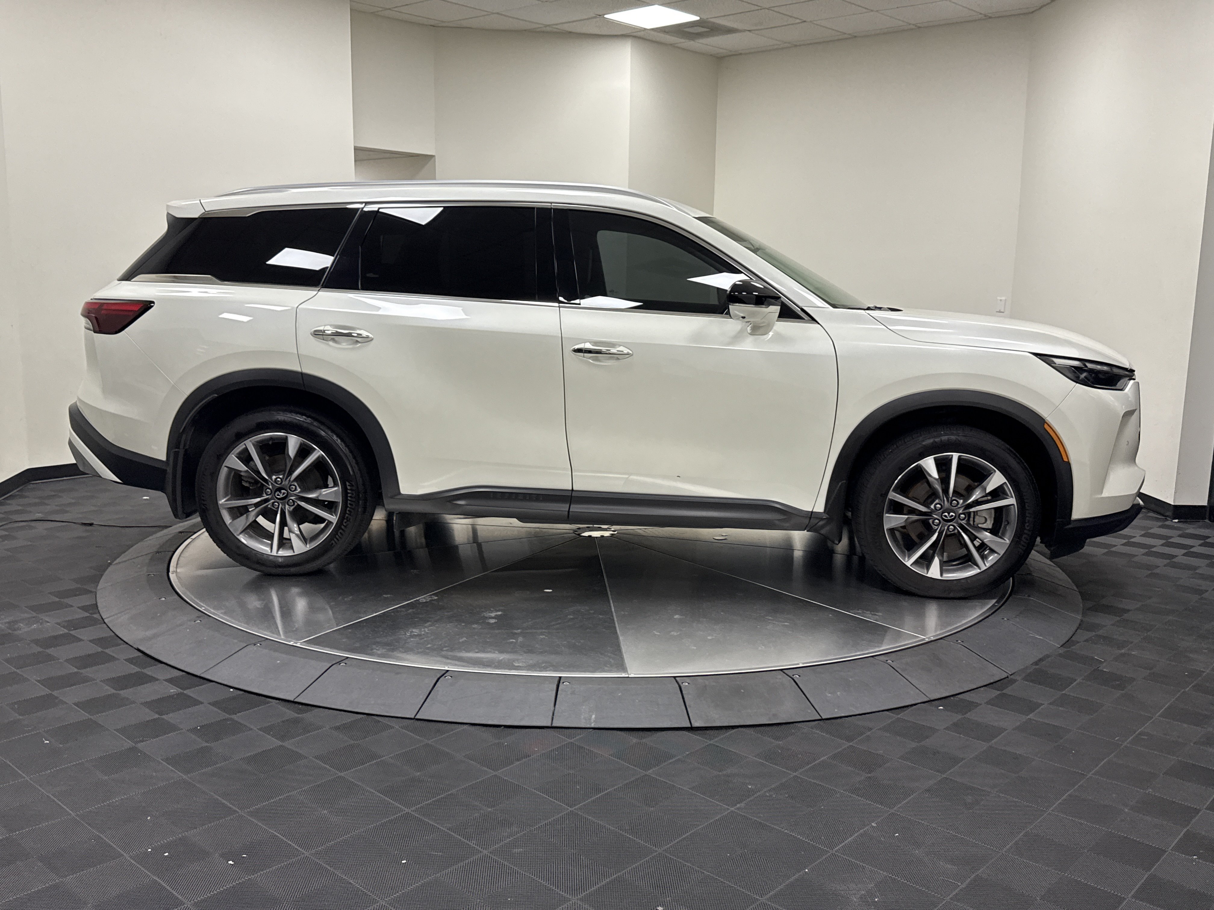 Used 2022 INFINITI QX60 Luxe w/ Cargo Package FWD image 8