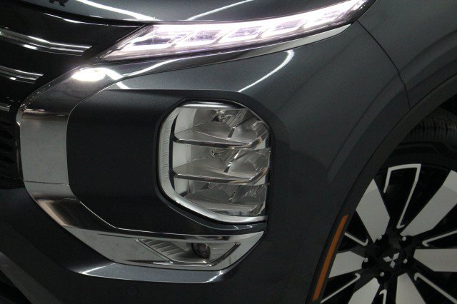 New 2026 Mitsubishi Outlander SE FWD image 2