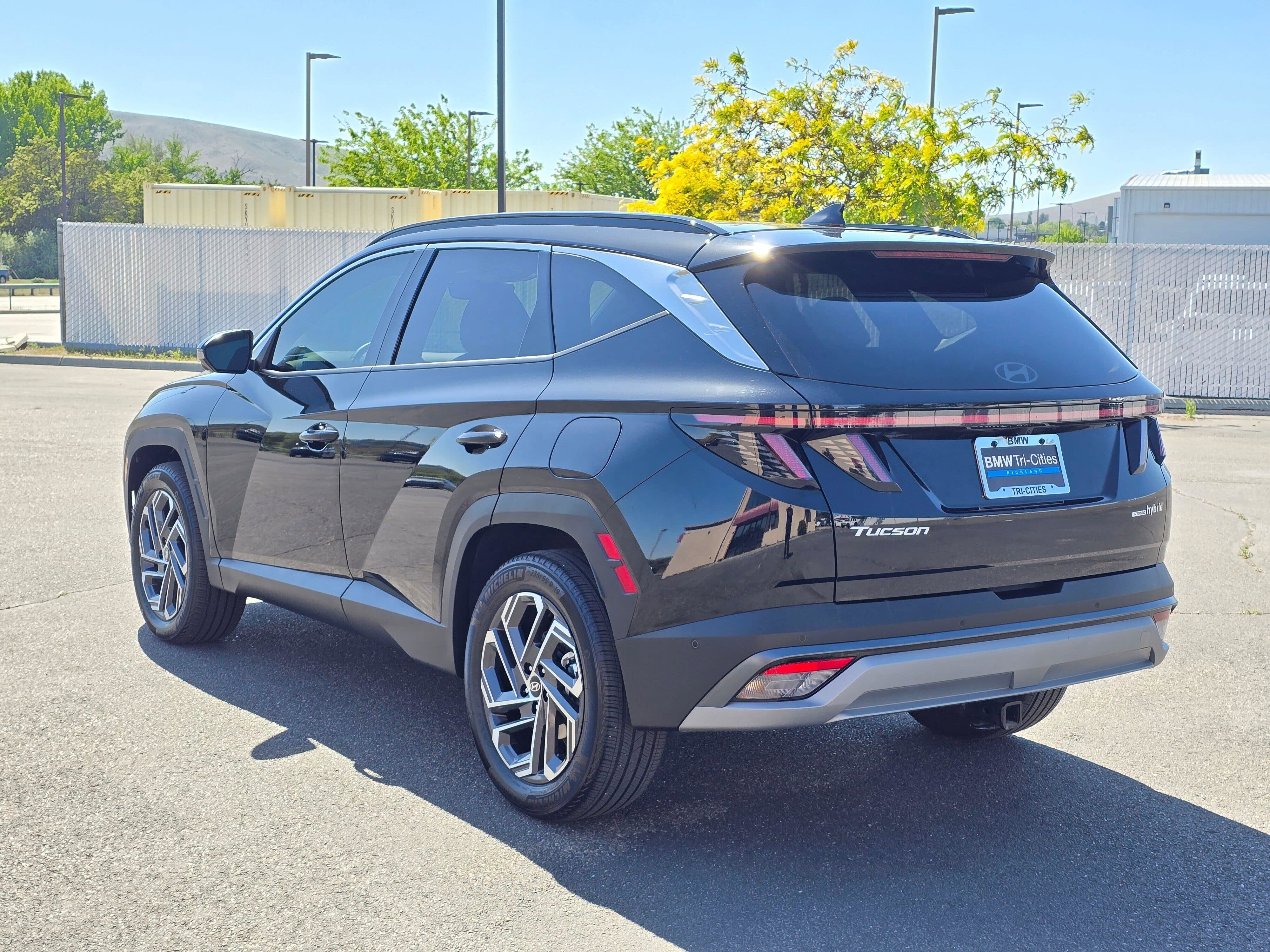 Used 2025 Hyundai Tucson Limited AWD/4WD image 4