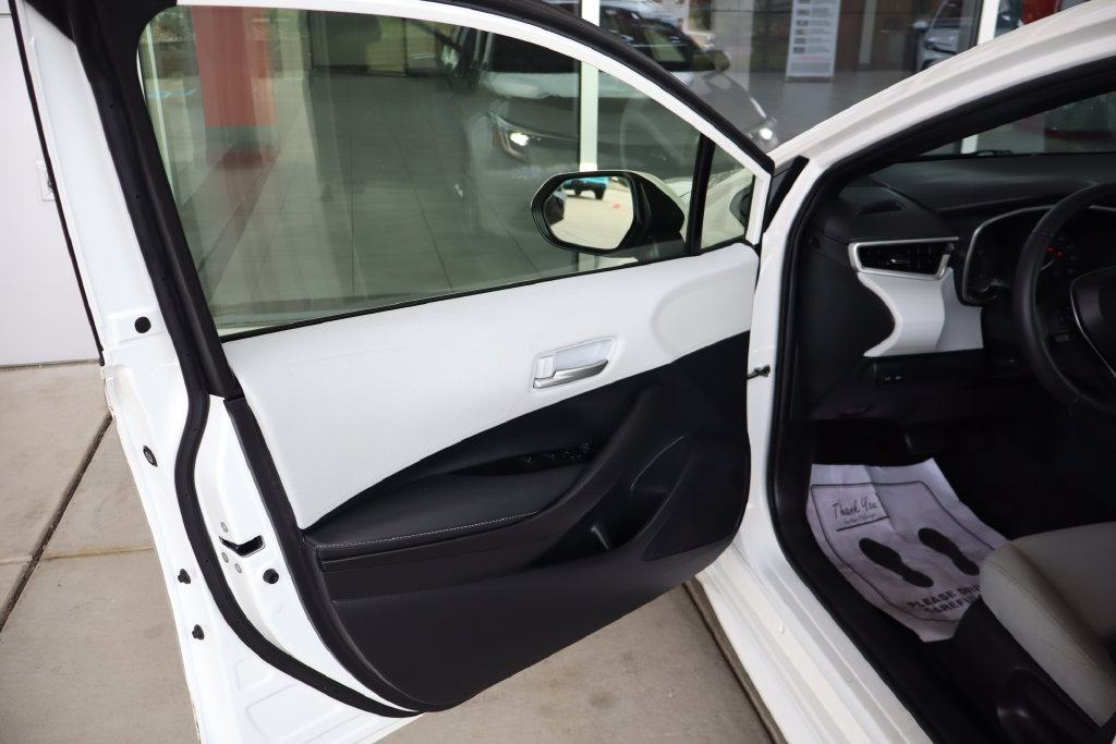 Used 2025 Toyota Corolla SE w/ SE Package FWD image 12
