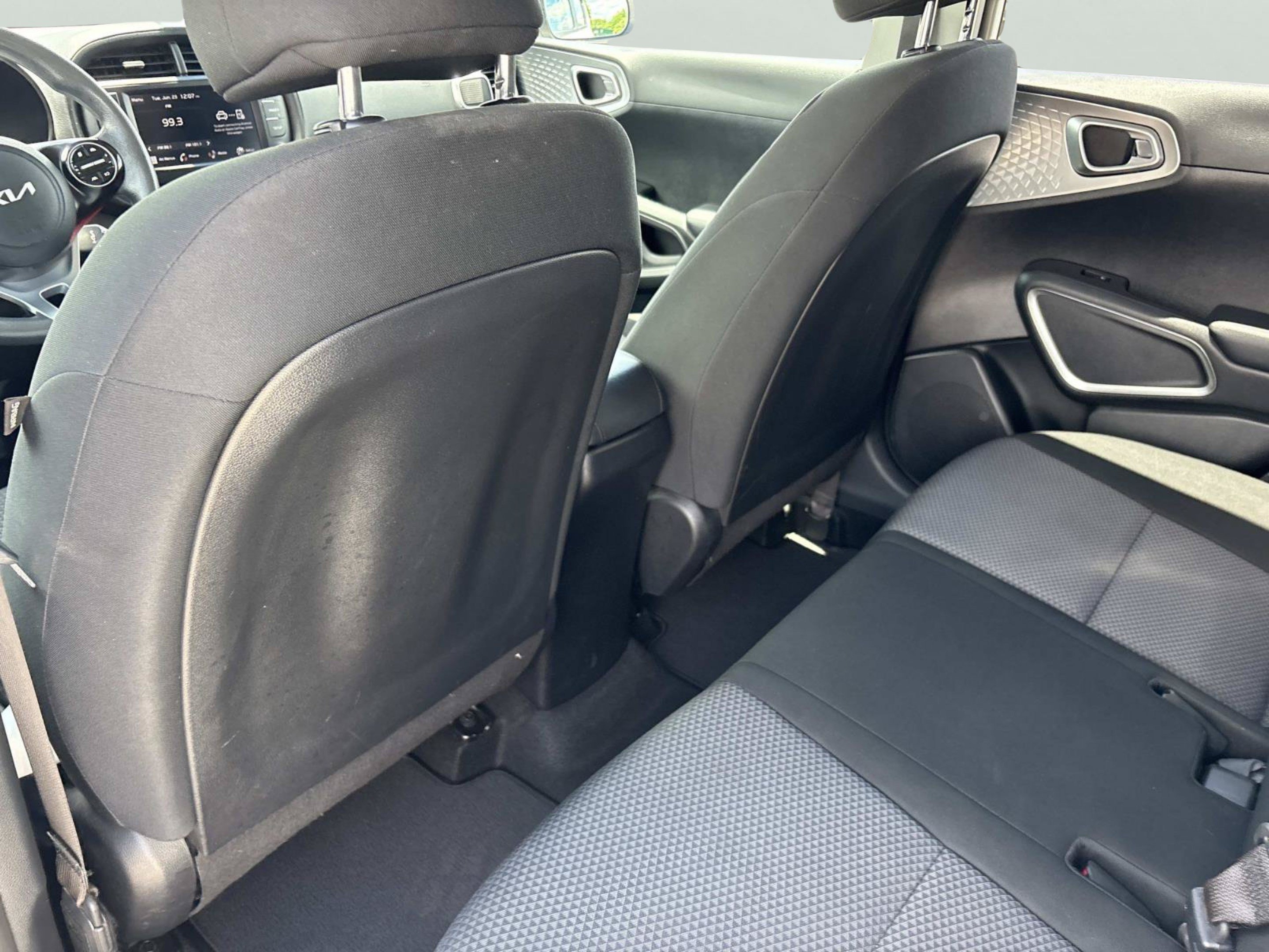 Used 2023 Kia Soul LX w/ LX Technology Package FWD image 13