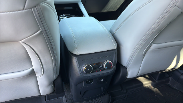 Used 2025 Ford Explorer Platinum w/ Ultimate Package AWD/4WD image 21