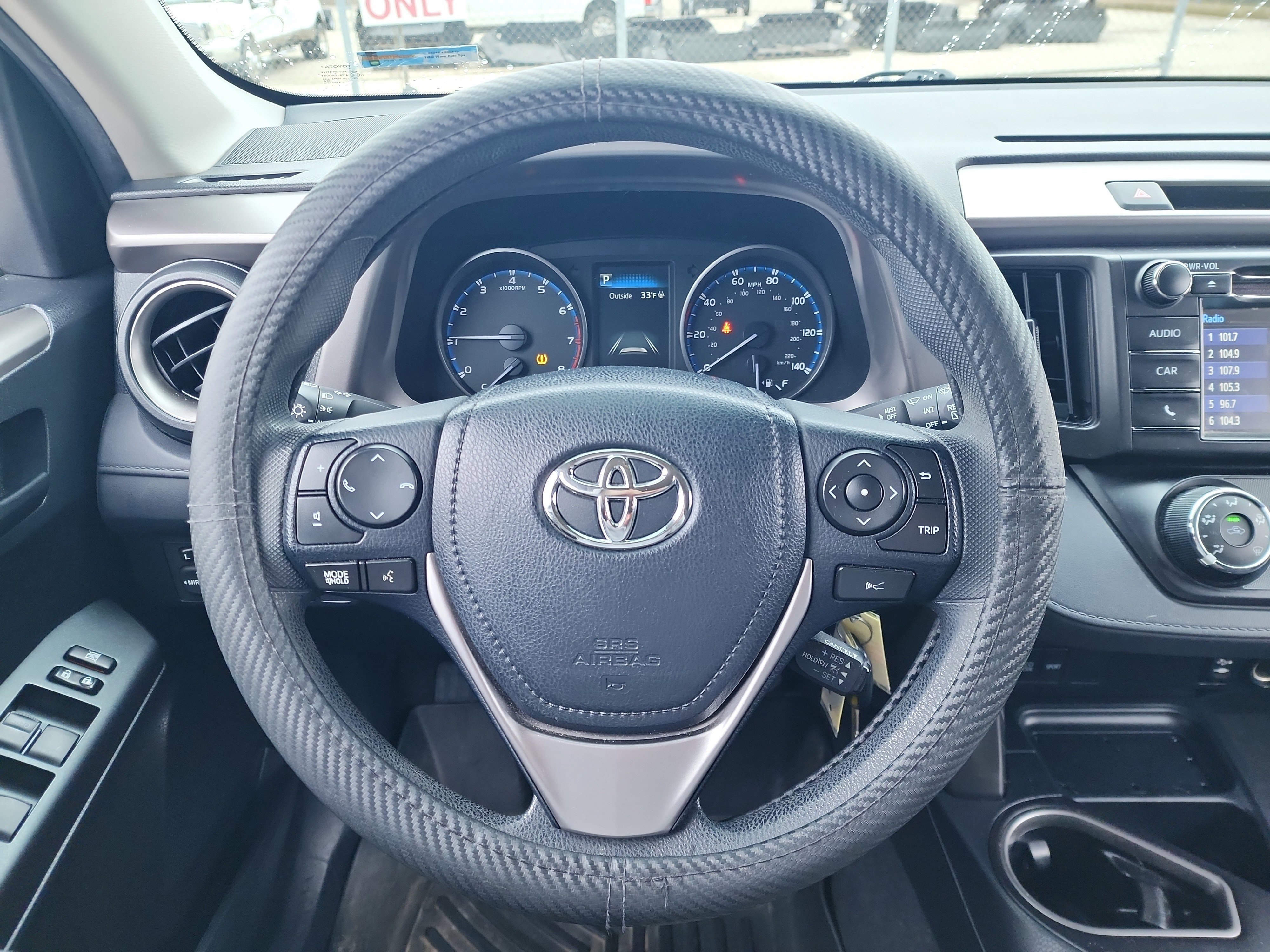 Used 2018 Toyota RAV4 LE image 18