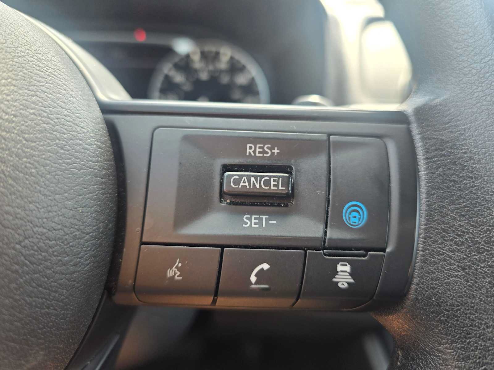 Used 2024 Nissan Rogue SV FWD image 31