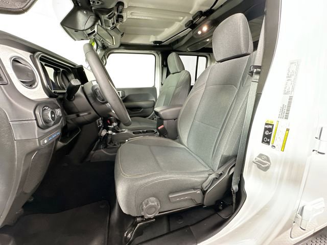Used 2025 Jeep Wrangler Unlimited Sahara image 18