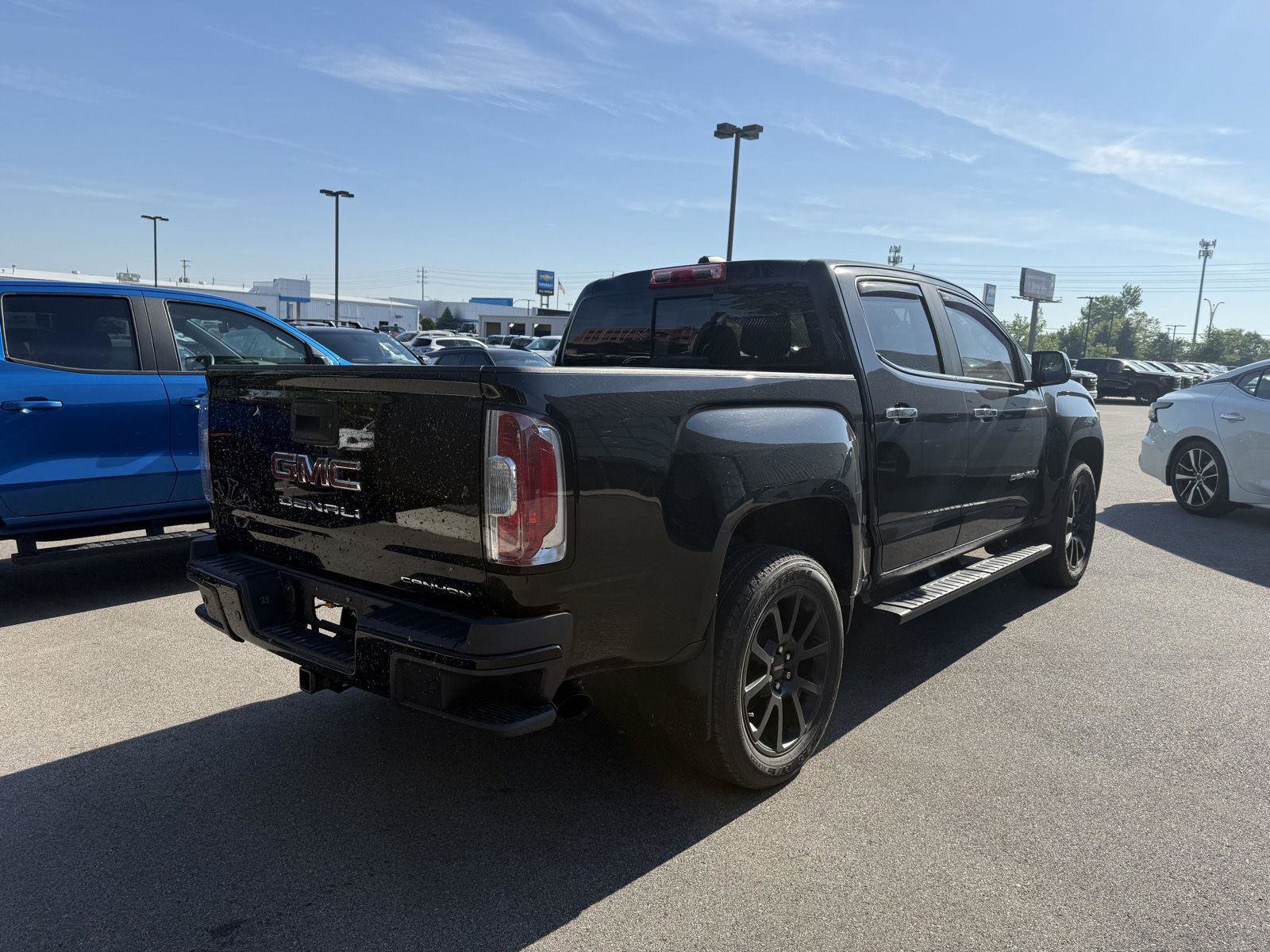 Used 2022 GMC Canyon Denali w/ Denali Black Edition Package AWD/4WD image 3