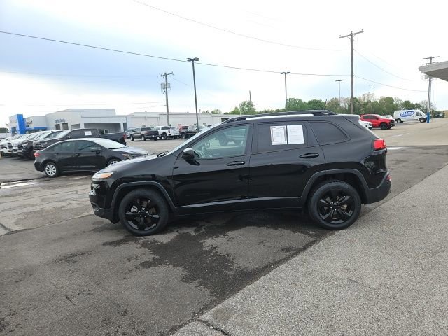 Used 2018 Jeep Cherokee Latitude w/ Altitude Package FWD image 9