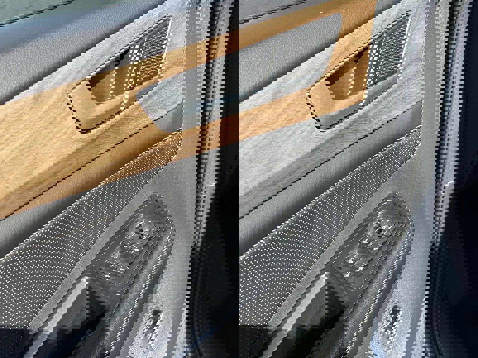 Used 2024 Volkswagen Atlas SE image 20