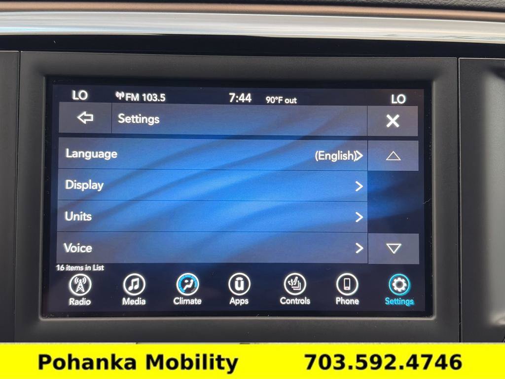 Used 2018 Chrysler Pacifica Touring-L FWD image 19