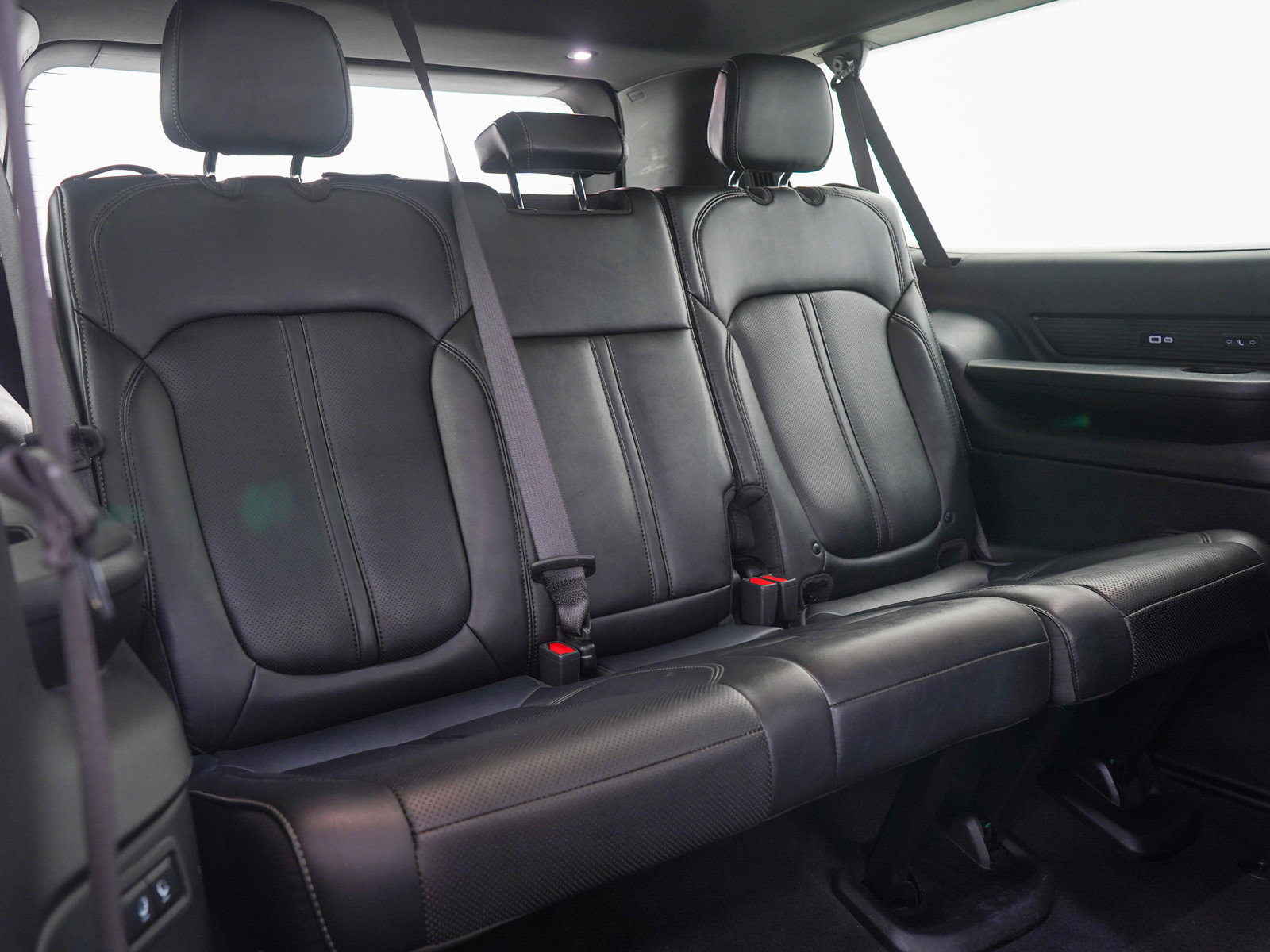 Used 2023 Jeep Wagoneer L Series II w/ Premium Group I image 15