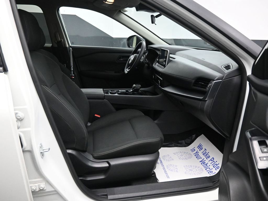 Used 2024 Nissan Rogue S image 19