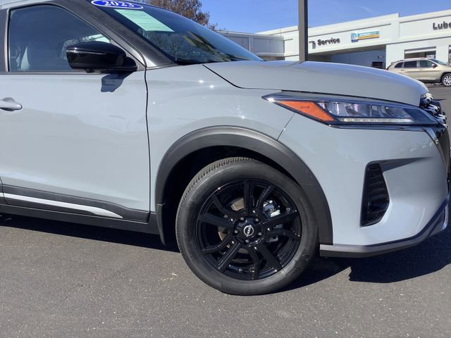 Used 2023 Nissan Kicks SR w/ SR Premium Package image 3