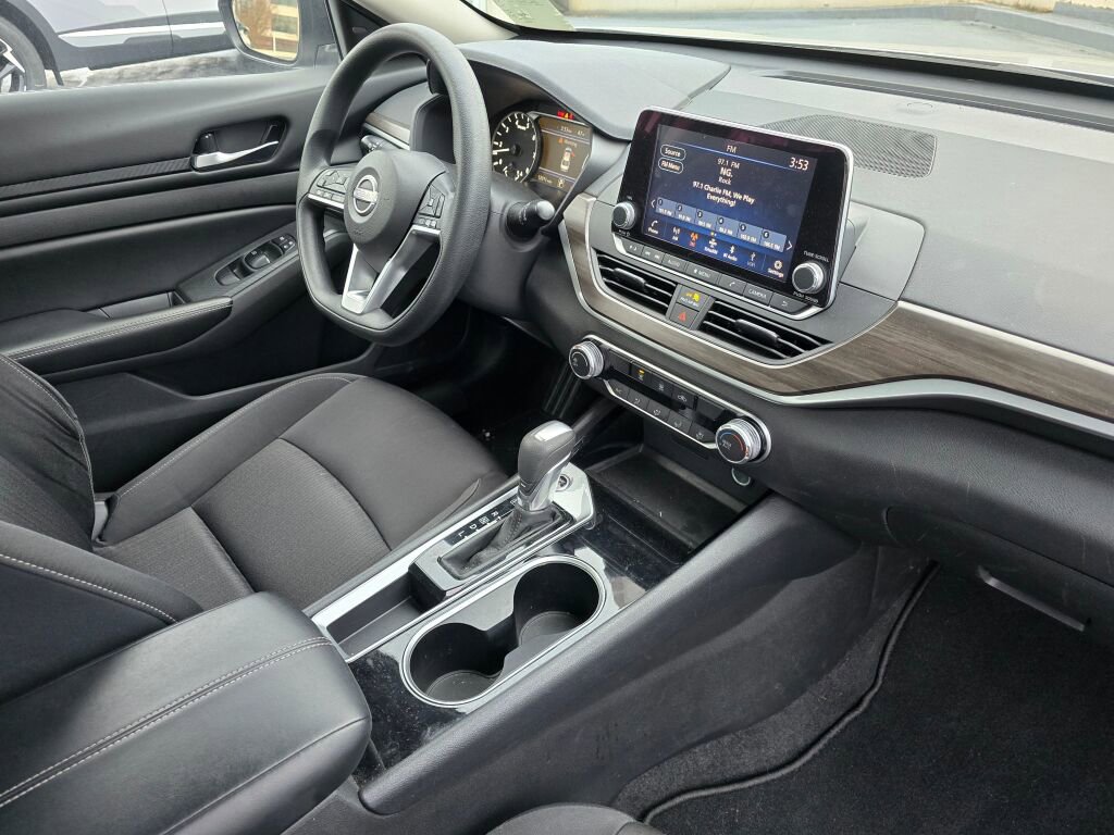 Used 2024 Nissan Altima 2.5 SV image 10