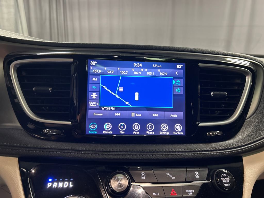 Used 2019 Chrysler Pacifica Limited FWD image 17