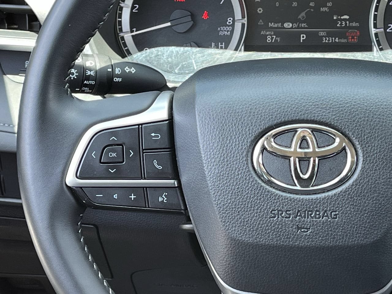 Used 2025 Toyota Highlander XLE AWD/4WD image 12