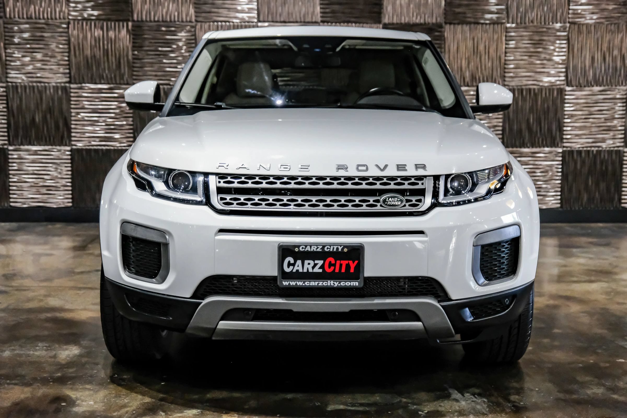 Used 2017 Land Rover Range Rover Evoque SE AWD/4WD image 5