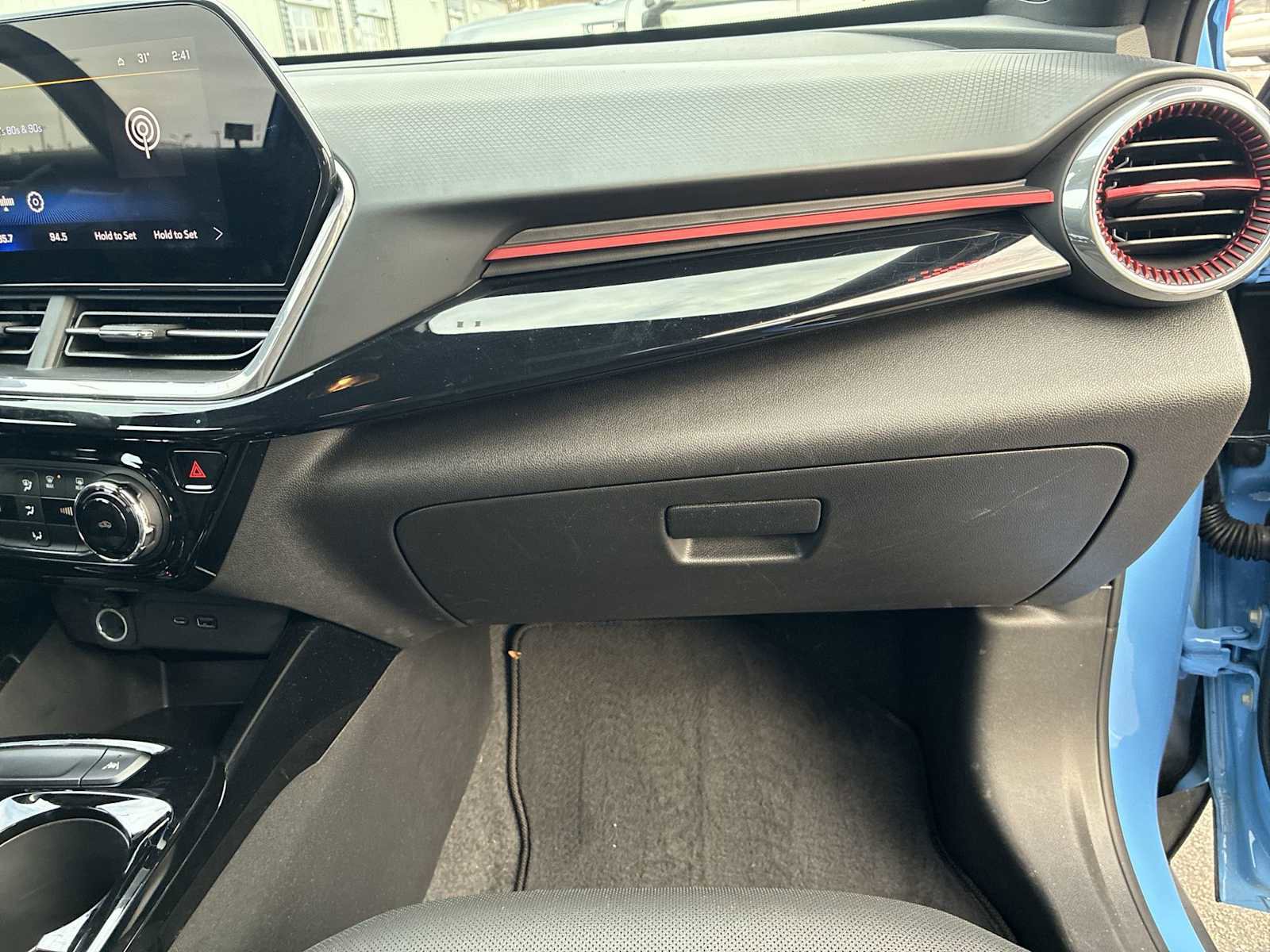 Certified 2024 Chevrolet Trax RS w/ Driver Confidence Package image 28