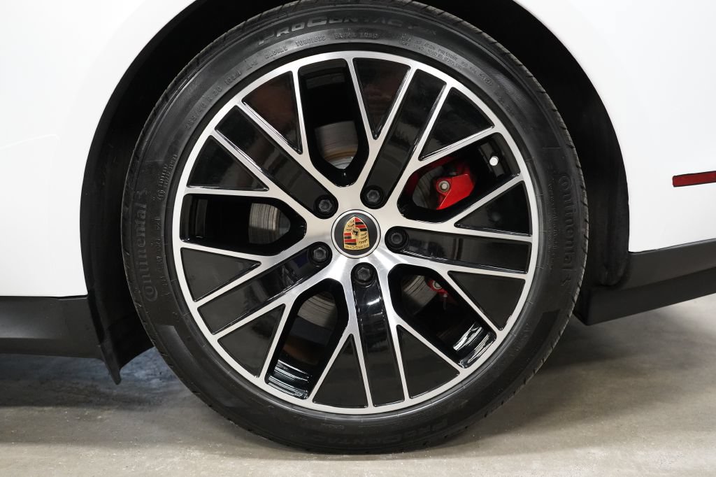 Used 2020 Porsche Taycan 4S w/ Premium Package AWD/4WD image 33