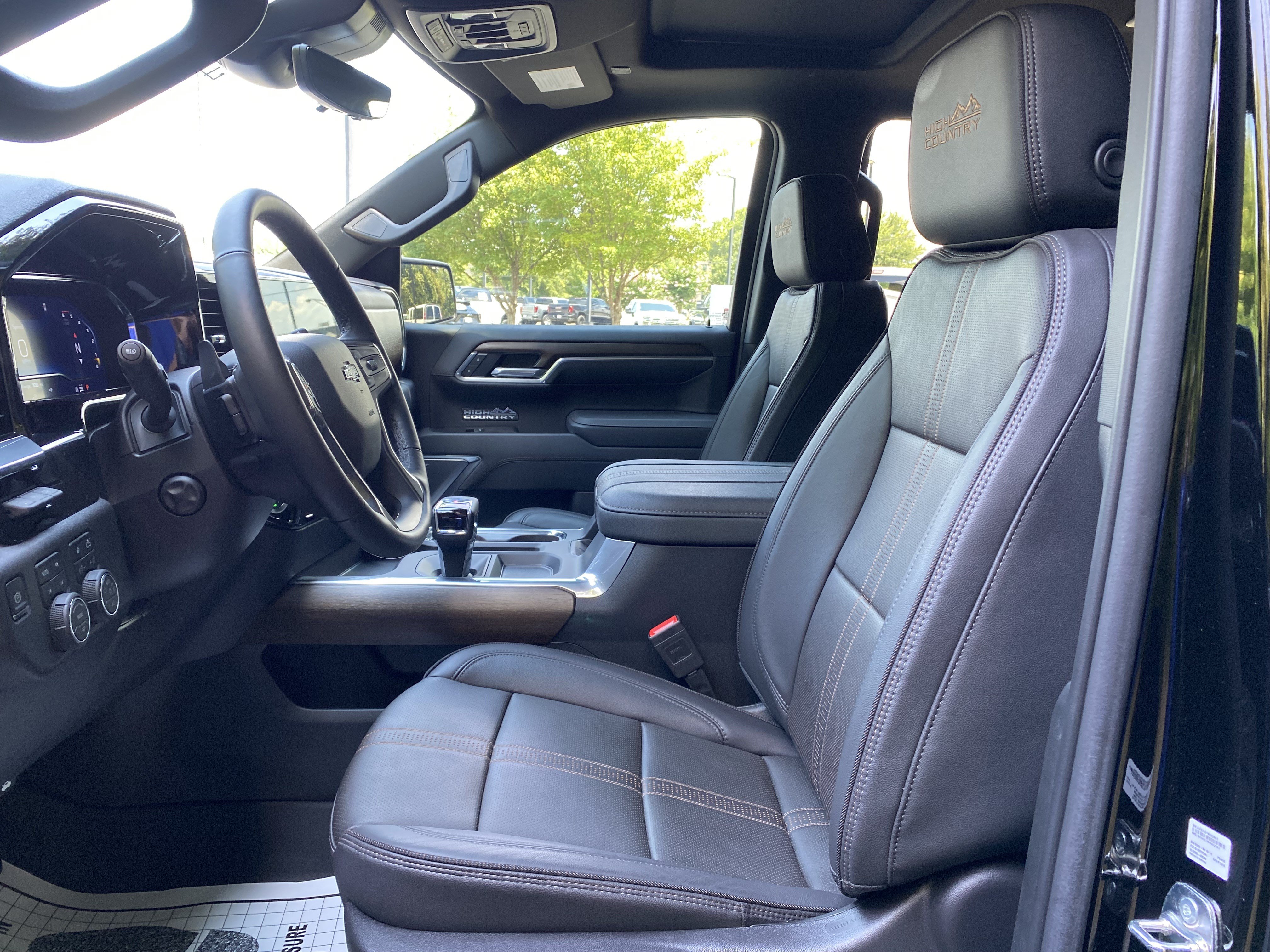Used 2025 Chevrolet Silverado 1500 High Country w/ Midnight Edition AWD/4WD image 16