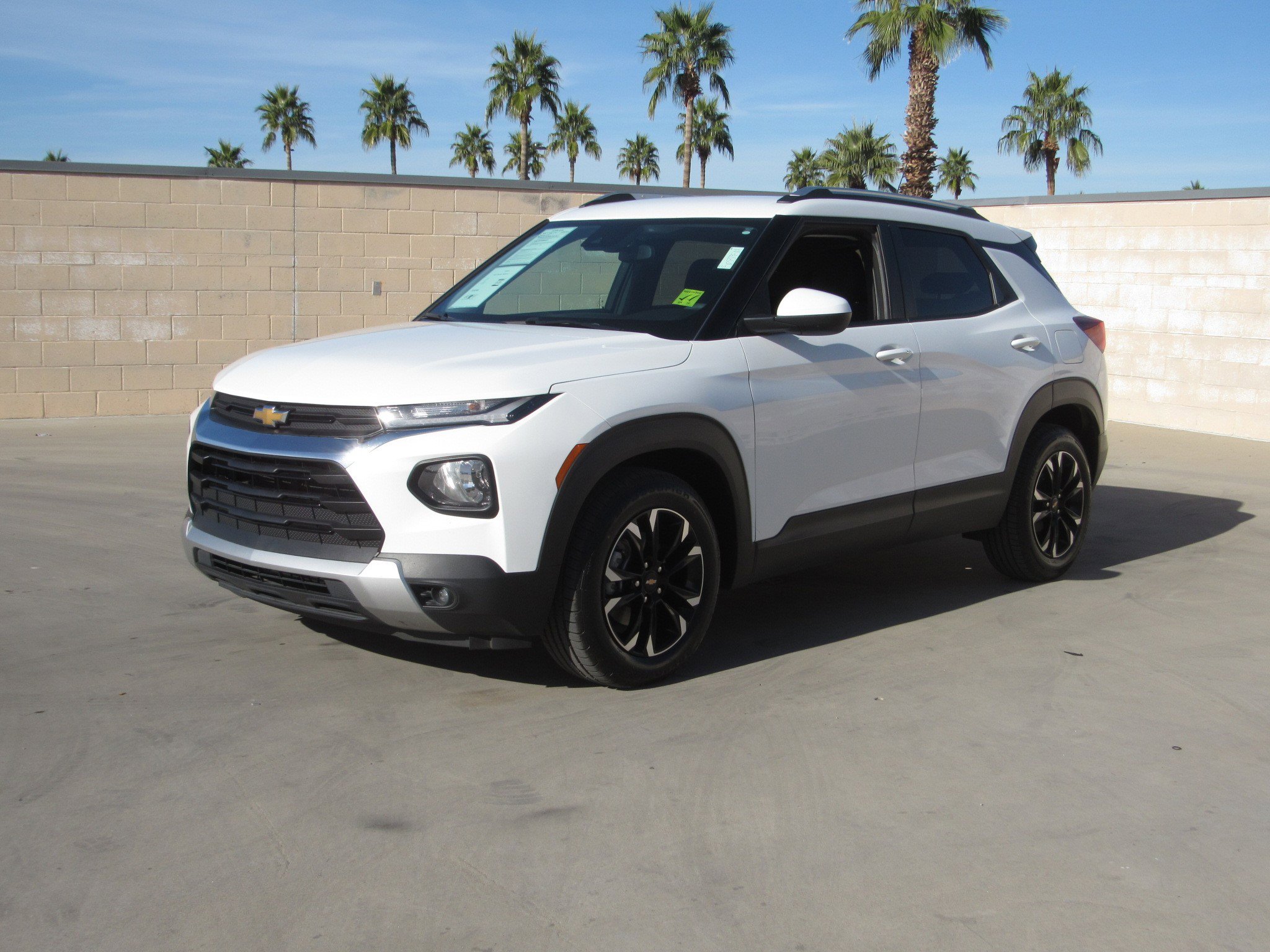 Used 2023 Chevrolet TrailBlazer LT image 1