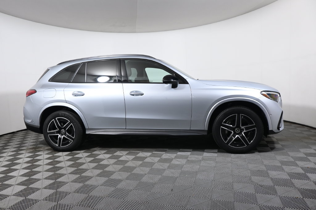 Used 2025 Mercedes-Benz GLC 300 4MATIC image 8