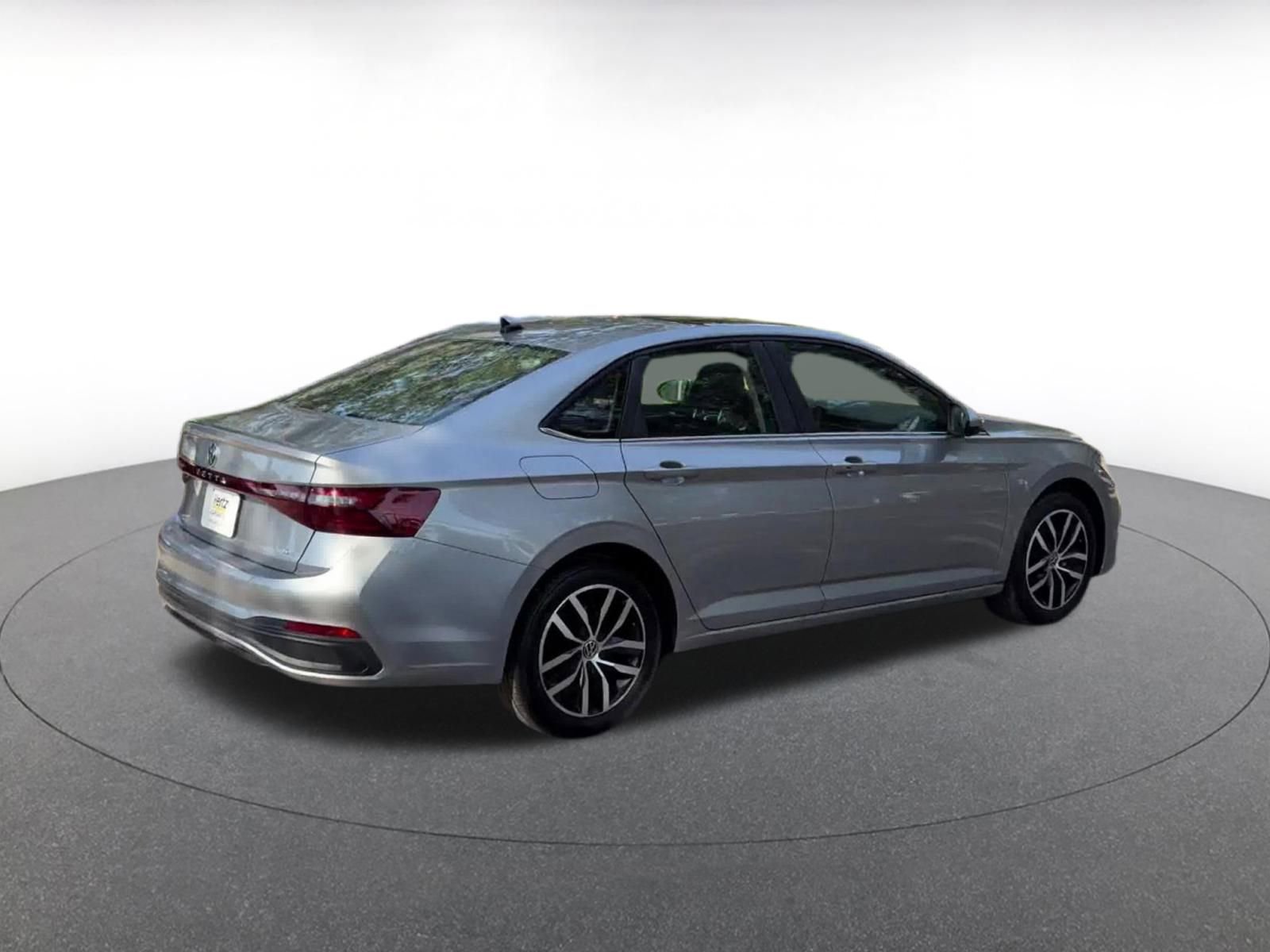 Used 2025 Volkswagen Jetta SE image 14