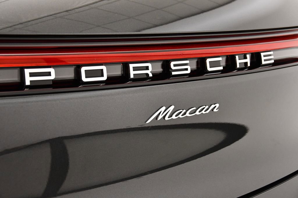 Used 2025 Porsche Macan image 9