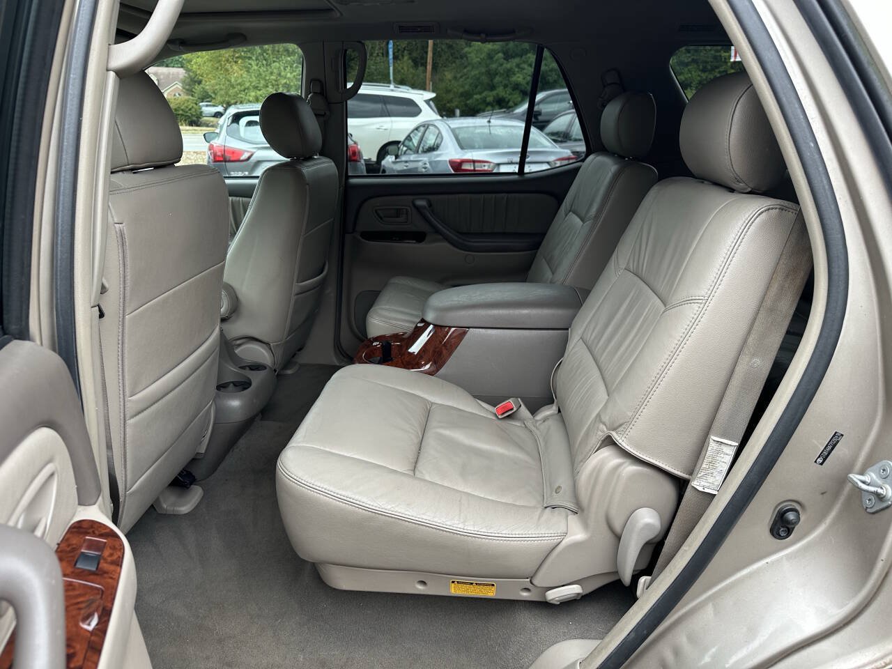 Used 2007 Toyota Sequoia Limited w/ Luxury Pkg AWD/4WD image 18