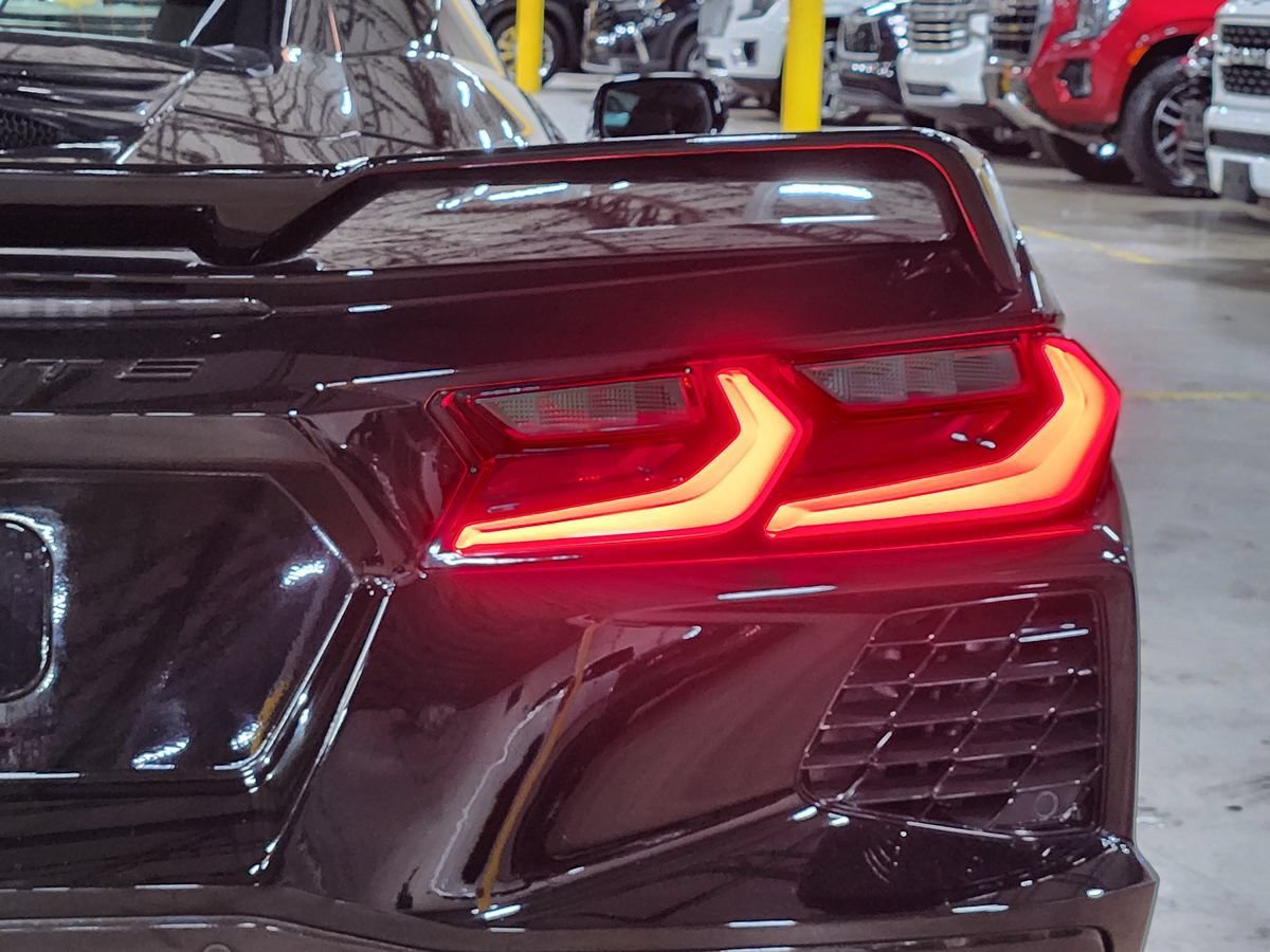 Used 2021 Chevrolet Corvette Stingray Premium Conv w/ Z51 Performance Package RWD image 22