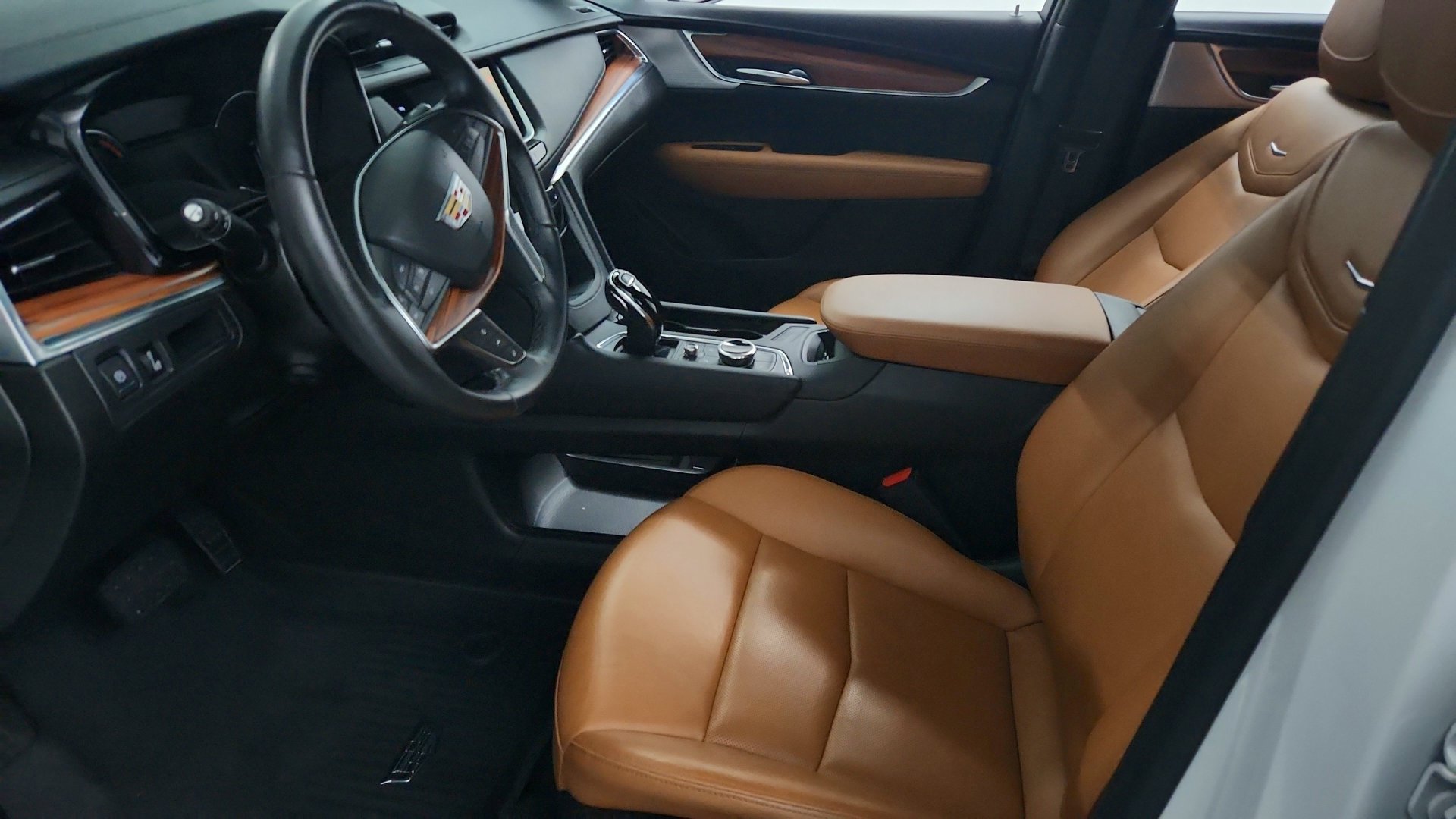 Used 2024 Cadillac XT5 Premium Luxury w/ LPO, Floor Liner Package FWD image 9