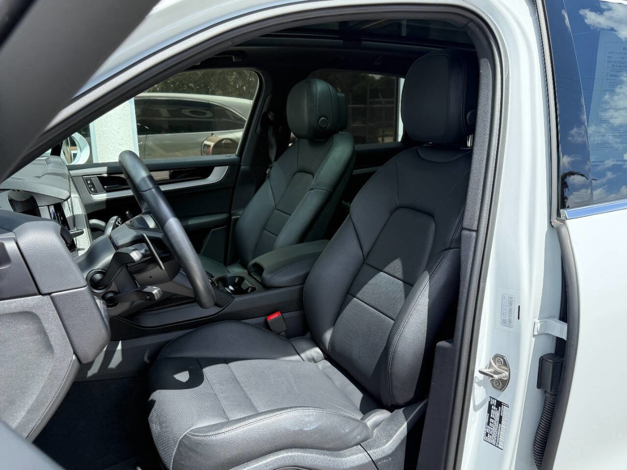Used 2024 Porsche Cayenne image 23