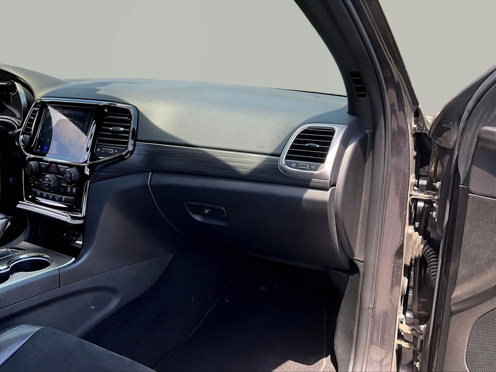 Used 2019 Jeep Grand Cherokee Laredo w/ Laredo X Package RWD image 26