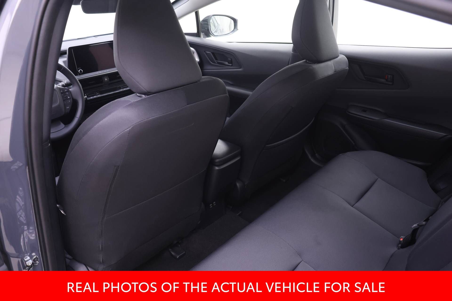 Certified 2025 Toyota Prius LE FWD image 11