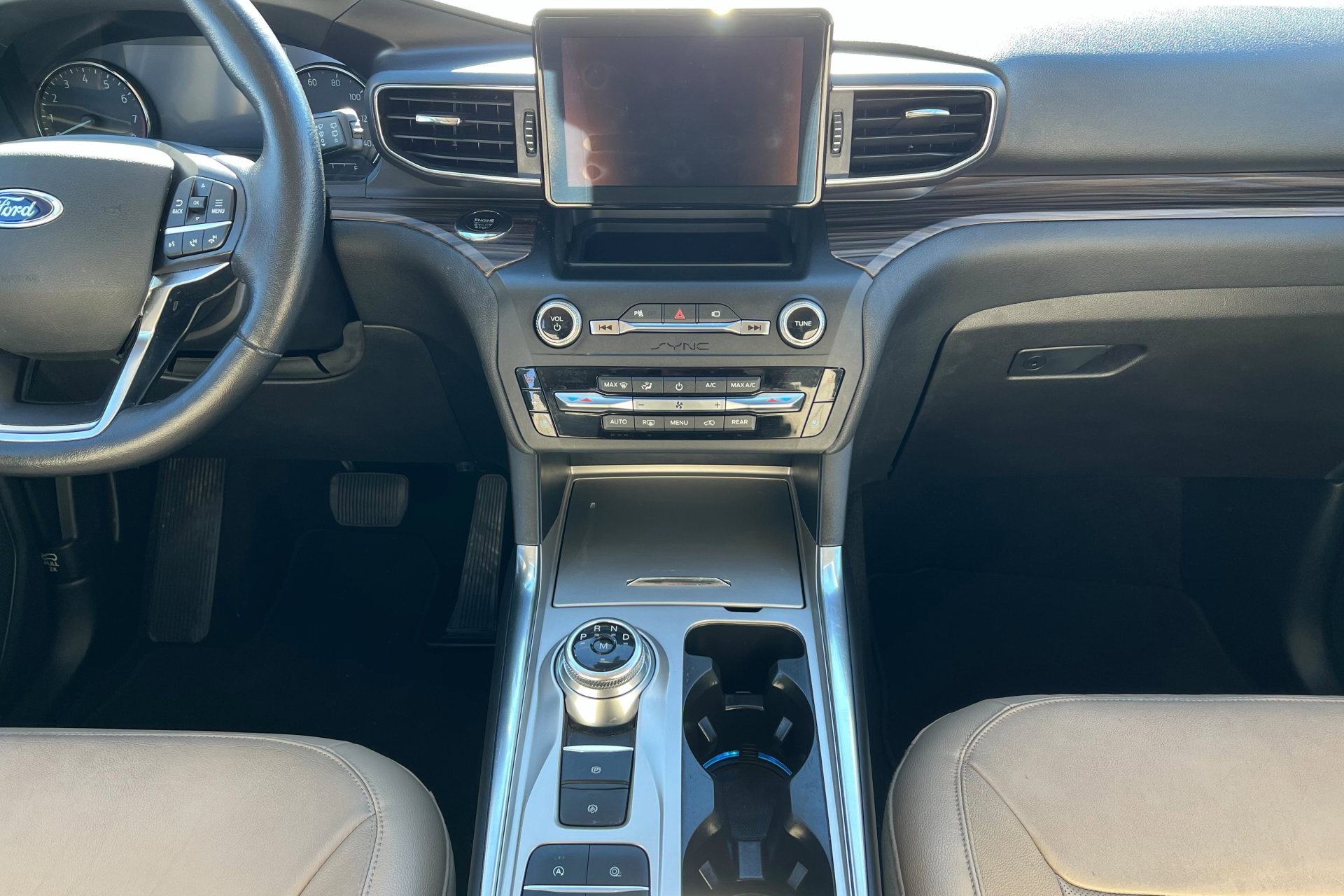 Used 2020 Ford Explorer Limited w/ Class III Trailer Tow Package image 13